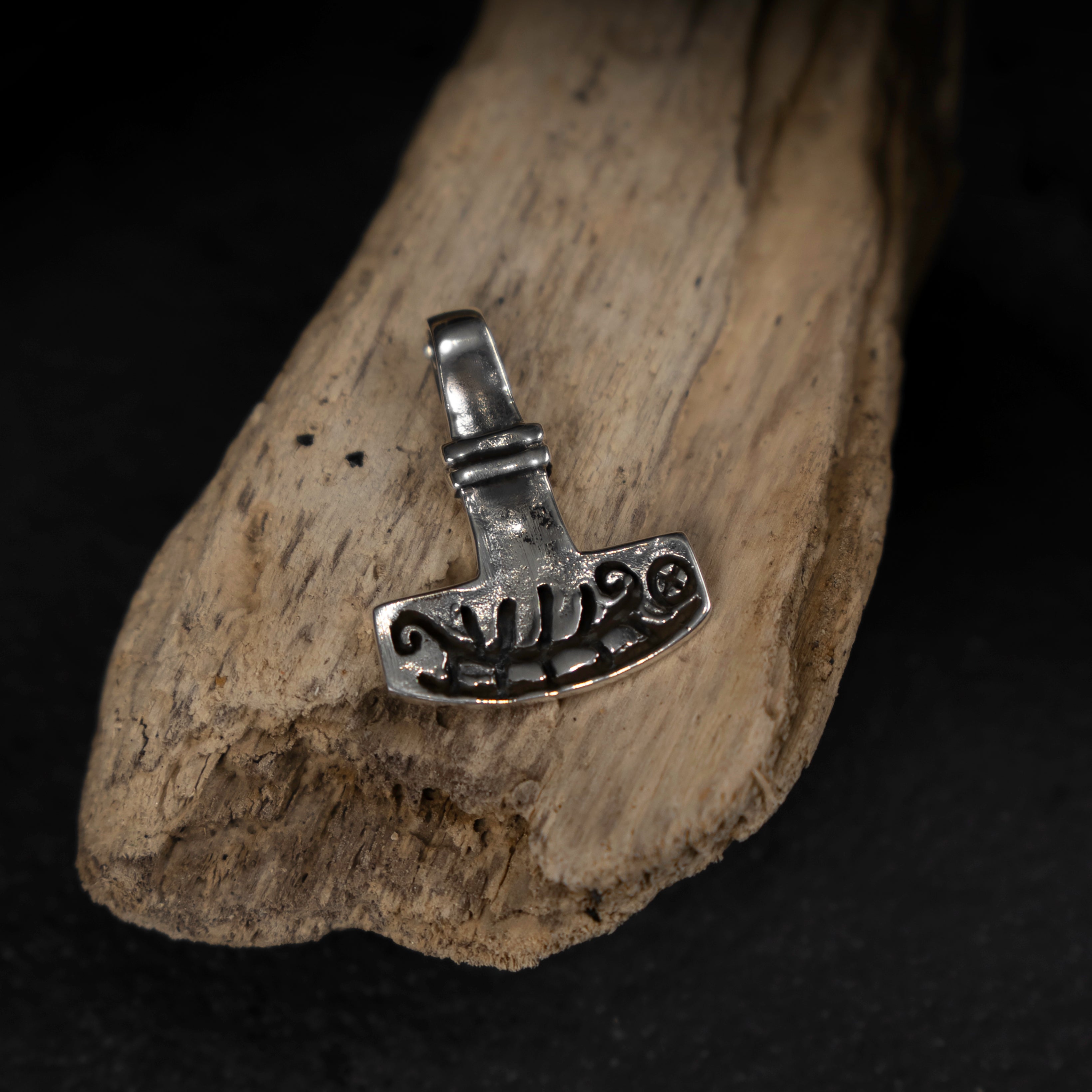 JEWELLERY • SILVER THORS HAMMER WITH ROCK CARVING