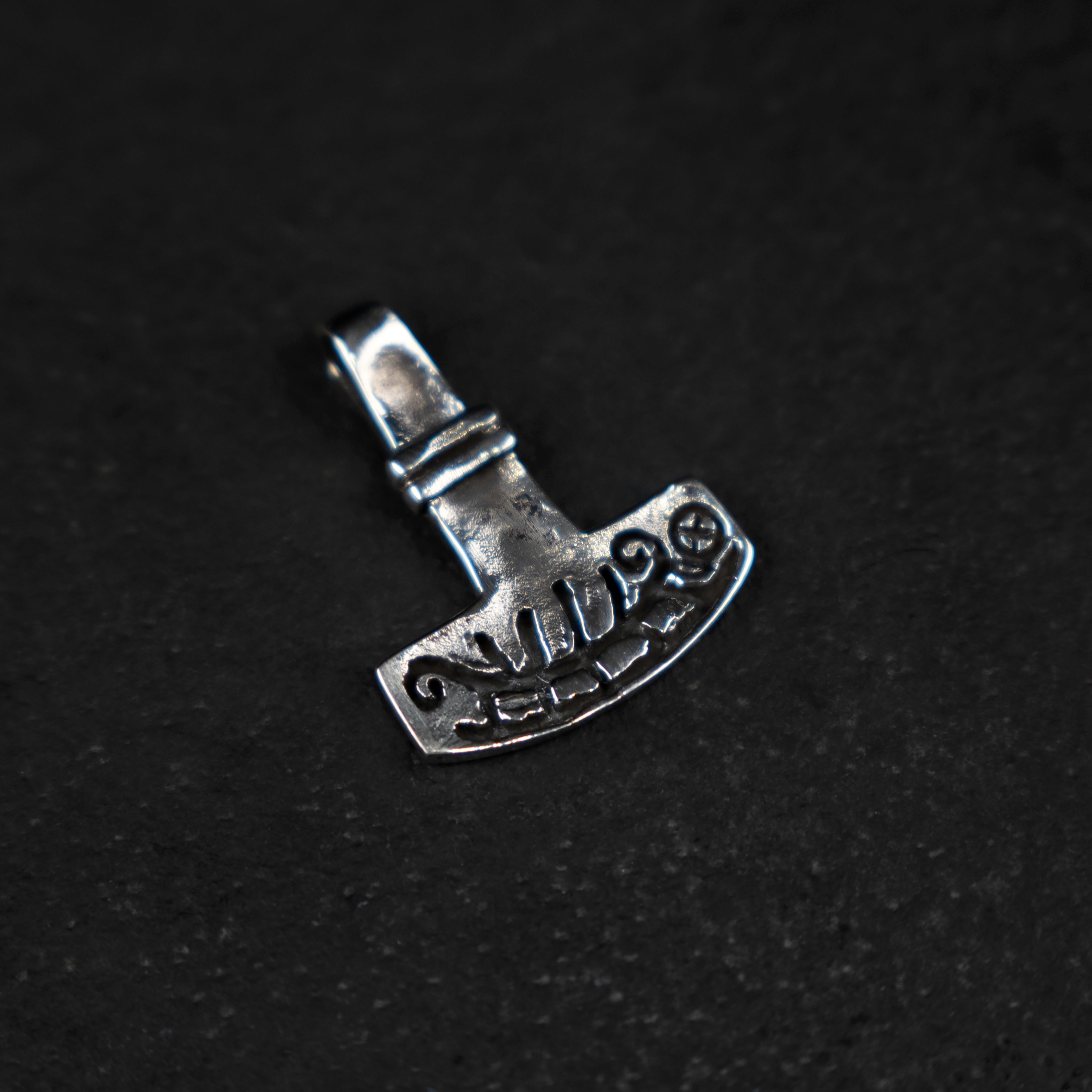 JEWELLERY • SILVER THORS HAMMER WITH ROCK CARVING