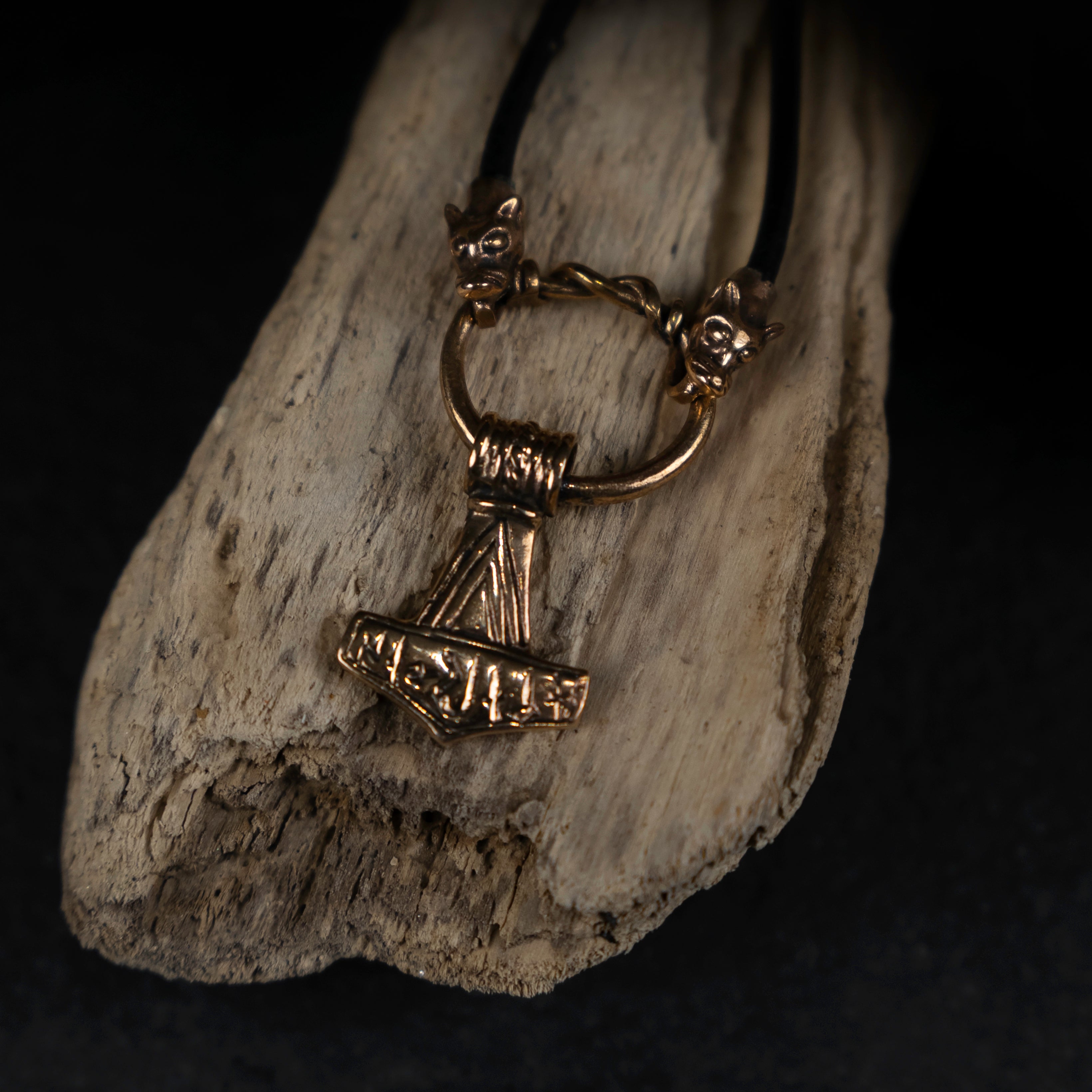 JEWELLERY • THOR'S HAMMER, MAMMEN PENDANT. BRONZE