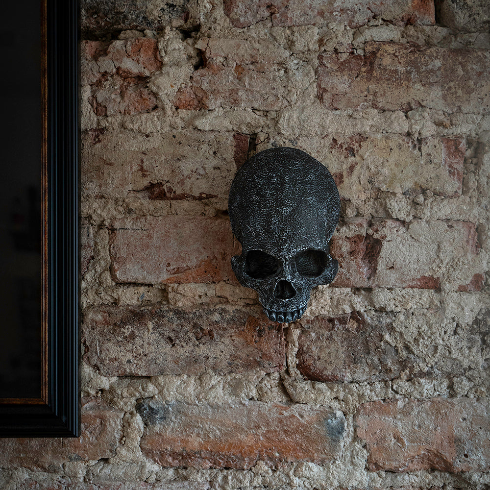 HANGING SKULL